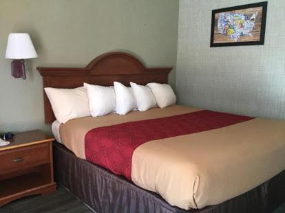Newton Falls Falls Inn מראה חיצוני תמונה