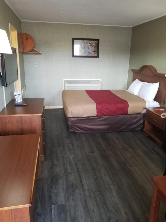 Newton Falls Falls Inn מראה חיצוני תמונה