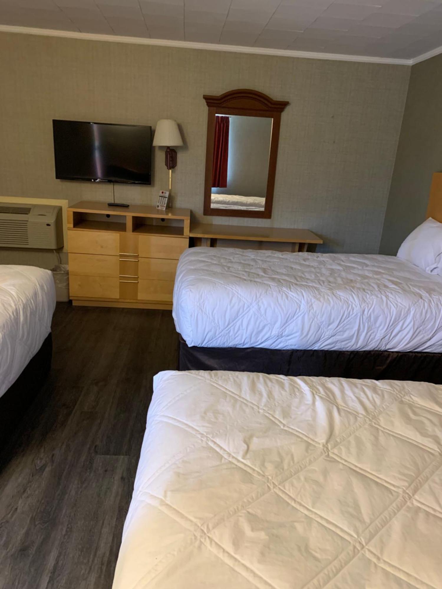Newton Falls Falls Inn מראה חיצוני תמונה