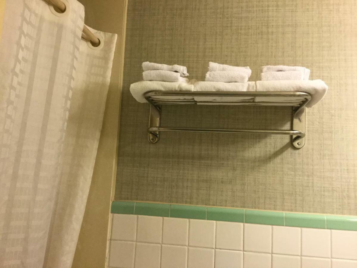Newton Falls Falls Inn מראה חיצוני תמונה