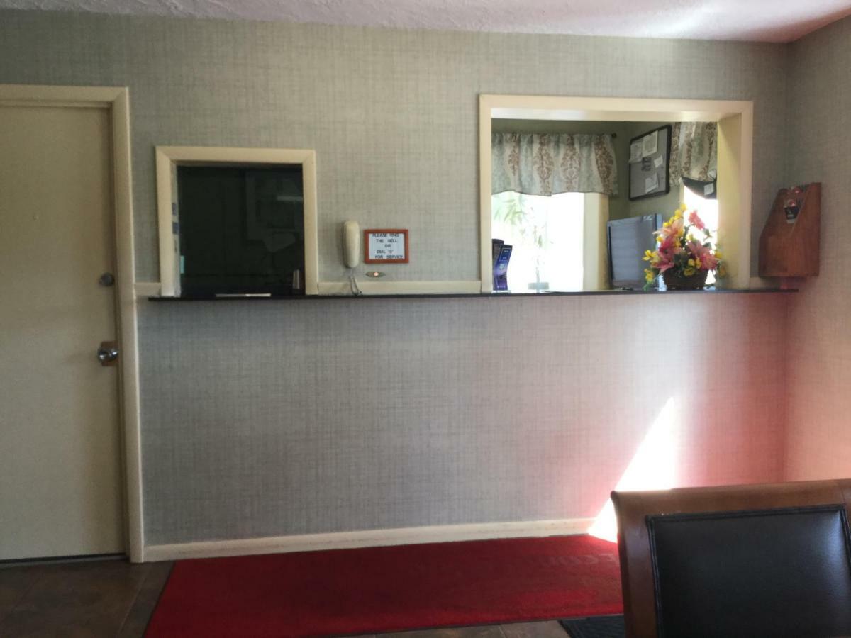 Newton Falls Falls Inn מראה חיצוני תמונה