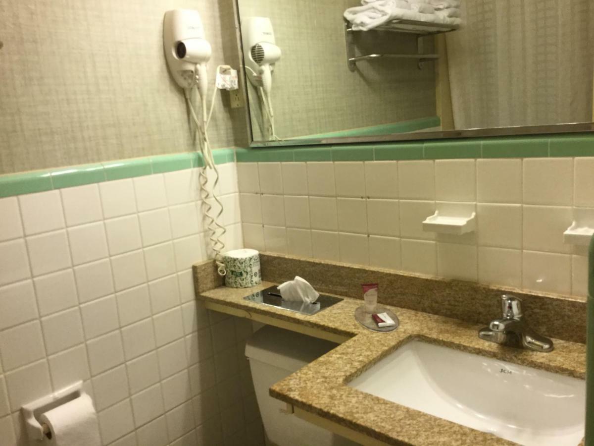 Newton Falls Falls Inn מראה חיצוני תמונה