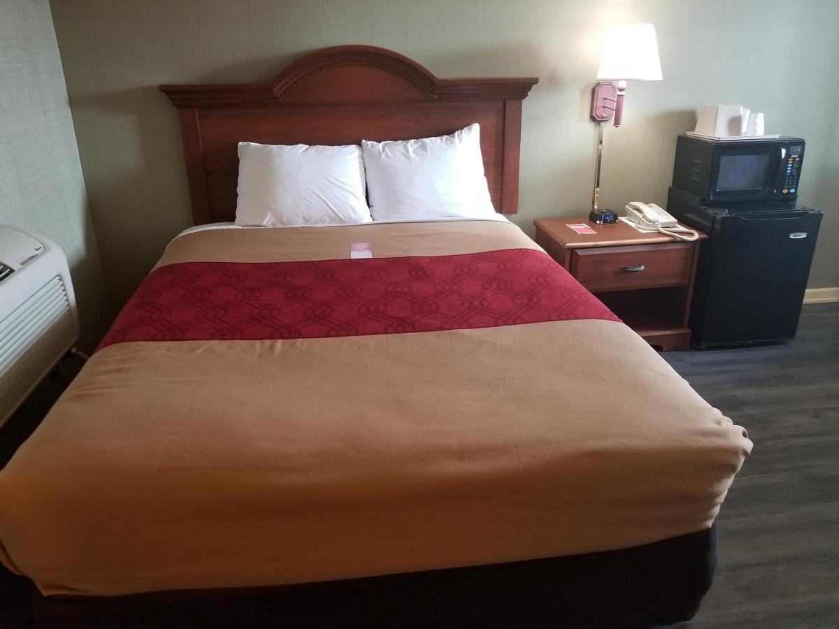 Newton Falls Falls Inn מראה חיצוני תמונה