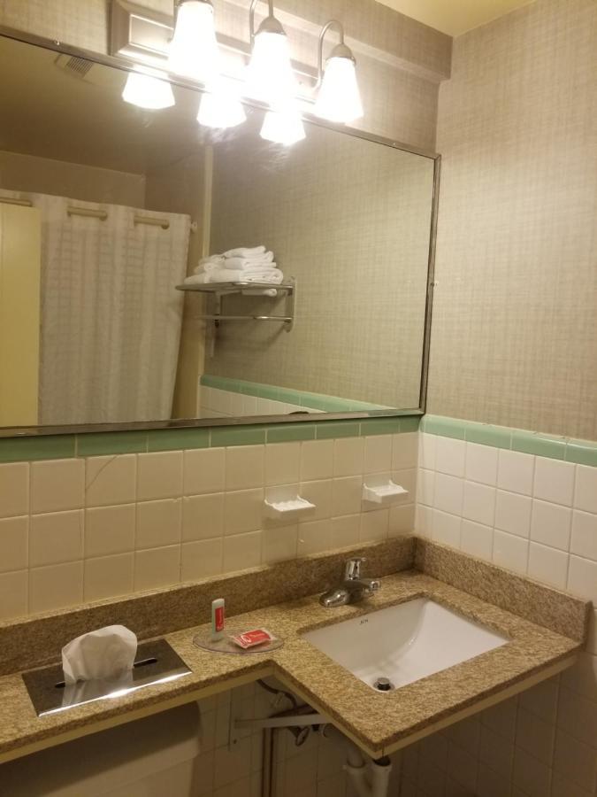 Newton Falls Falls Inn מראה חיצוני תמונה